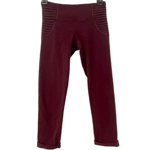 Lululemon Burgundy Capri leggings.